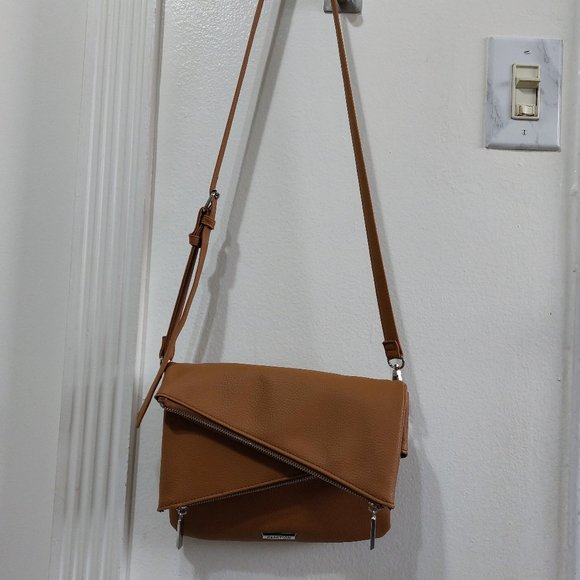 Kenneth Cole Multi Layer Zipper Fold Over Messenger Stylish Crossbody Bag - Picture 1 of 10
